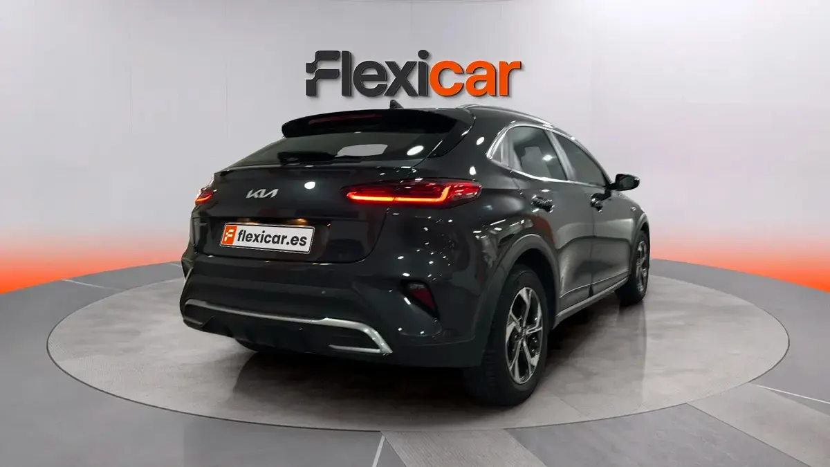 Usado Kia XCeed 101 CV (74 kW) 2024 Gris SUV