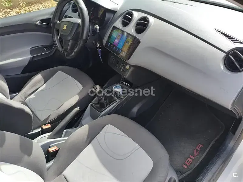 Usado Seat Ibiza Style 90 CV (66 kW) 2013 Blanco Berlina