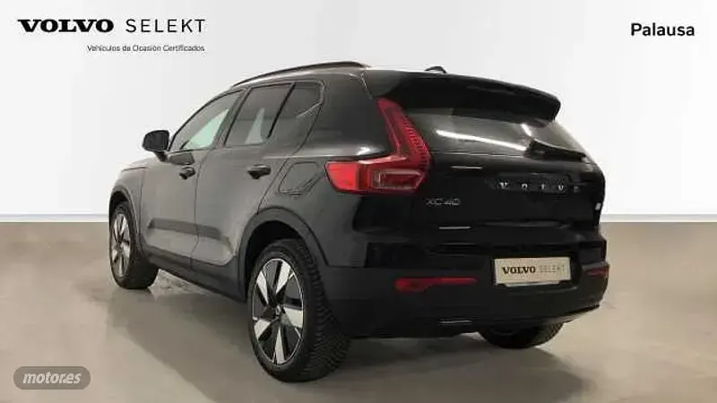 Usado Volvo XC40 Plus 185 kW (252 CV) 2023 Negro SUV