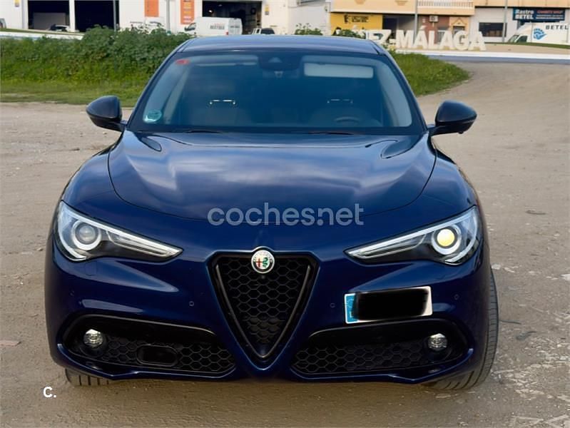 Usado Alfa Romeo Stelvio Super 180 CV (132 kW) 2017 Azul SUV