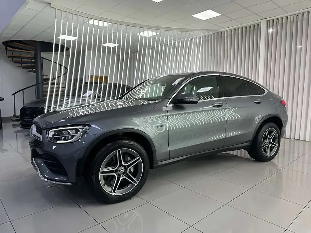 Usado Mercedes GLC300e 306 CV (225 kW) 2021 Gris SUV