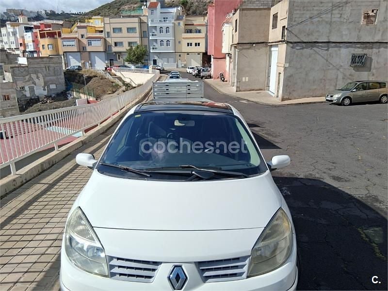 Usado Renault Scénic II Dynamique 105 CV (77 kW) 2006 Blanco Monovolumen