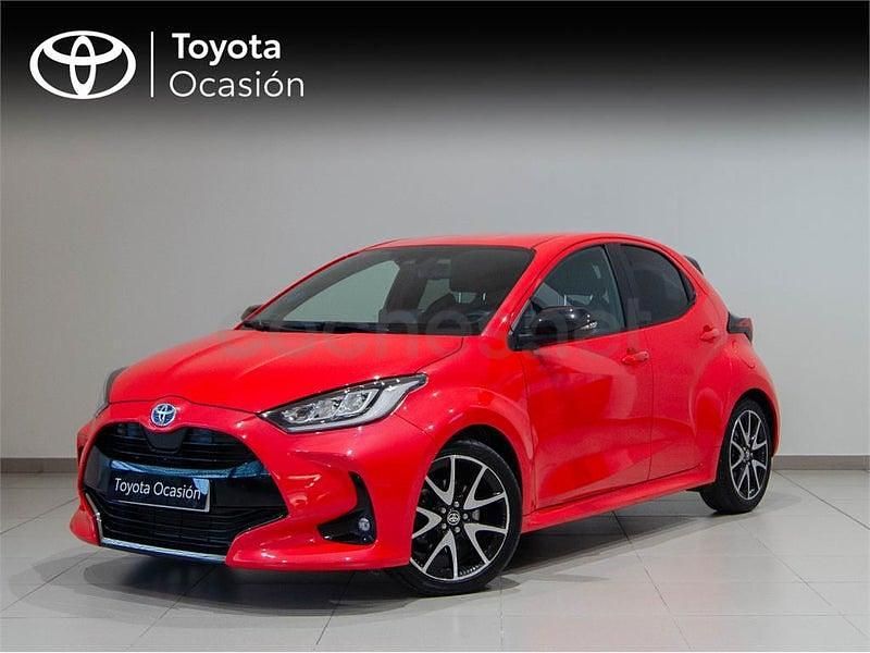 Usado Toyota Yaris Hybrid Style 116 CV (85 kW) 2021 Rojo Berlina