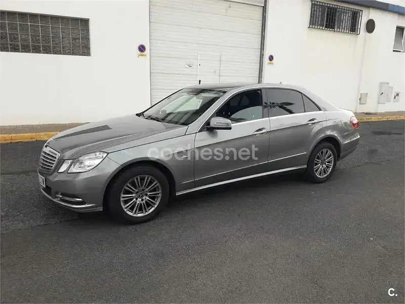 Usado Mercedes E220 Elegance 170 CV (125 kW) 2011 Gris / plata Berlina