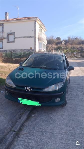 Usado Peugeot 206 90 CV (66 kW) 1999 Verde Utilitario