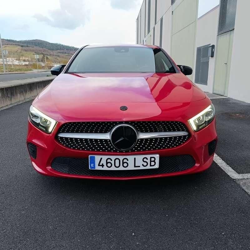 Usado Mercedes A180 116 CV (85 kW) 2018 Rojo Utilitario