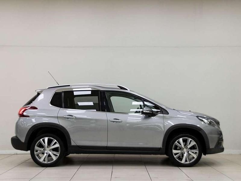 Usado Peugeot 2008 Allure 120 CV (88 kW) 2016 Gris SUV