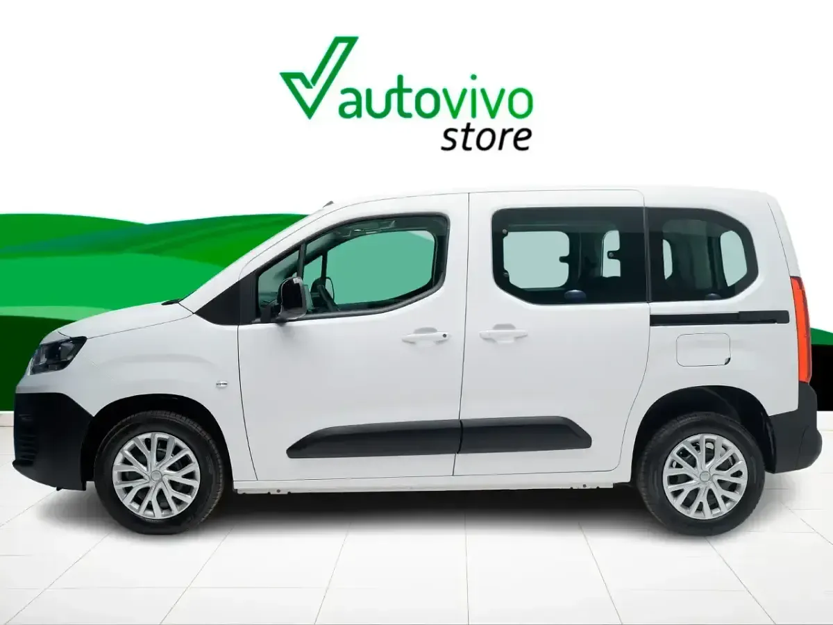 Usado Fiat Doblò 100 CV (73 kW) 2024 Blanco Monovolumen