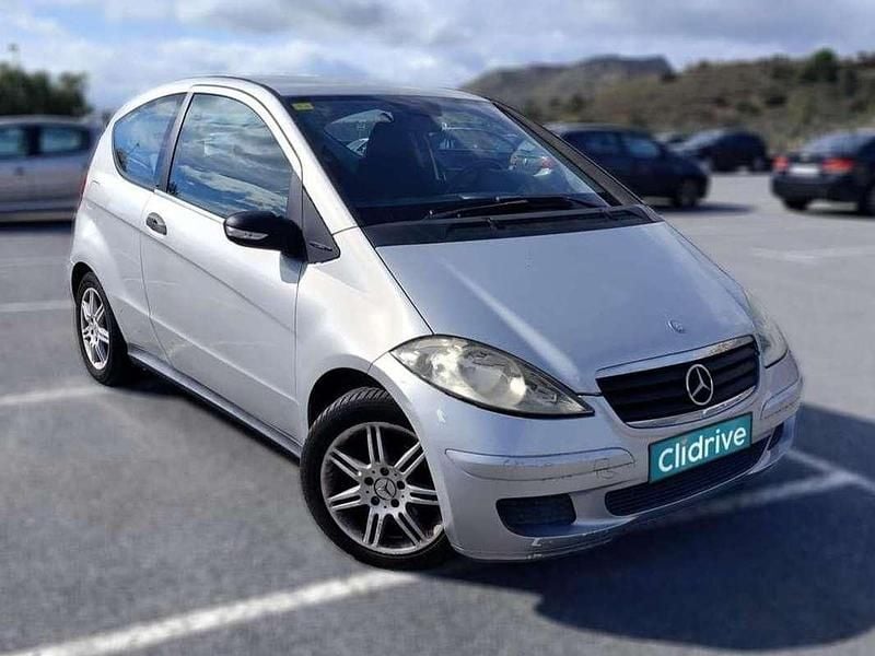 Usado Mercedes A160 82 CV (60 kW) 2005 Gris Utilitario