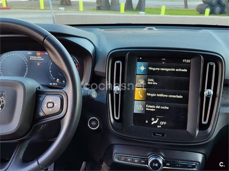 Usado Volvo XC40 Momentum 129 CV (94 kW) 2021 Negro SUV