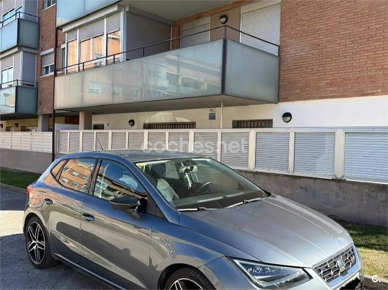 Usado Seat Ibiza FR 115 CV (84 kW) 2018 Gris / plata Utilitario
