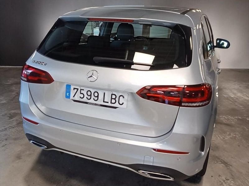 Usado Mercedes B200 150 CV (110 kW) 2019 Gris / plata Monovolumen