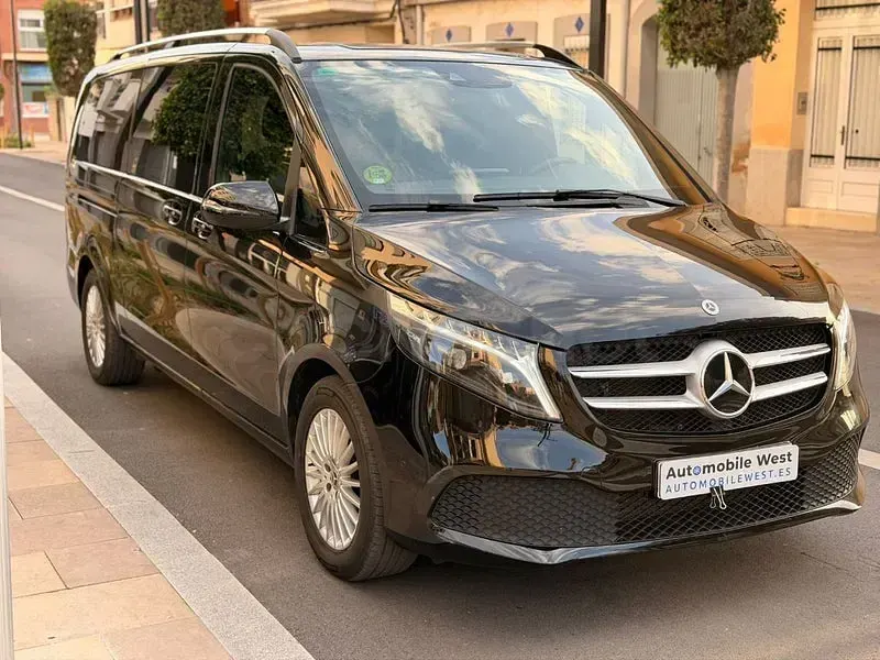 Usado Mercedes V300 239 CV (175 kW) 2024 Negro Monovolumen