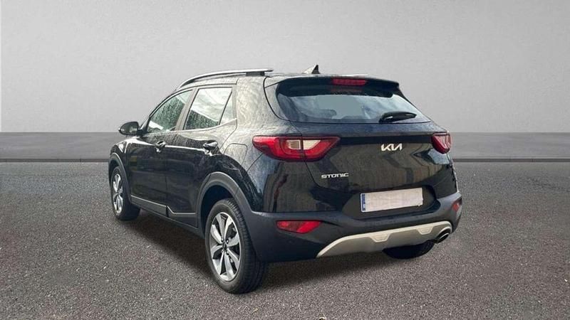 Usado Kia Stonic 84 CV (61 kW) 2023 Negro SUV