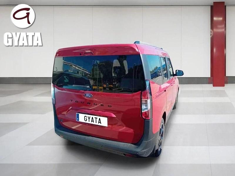 Nuevo Ford Tourneo Courier Titanium 100 kW (136 CV) 2025 Rojo Monovolumen
