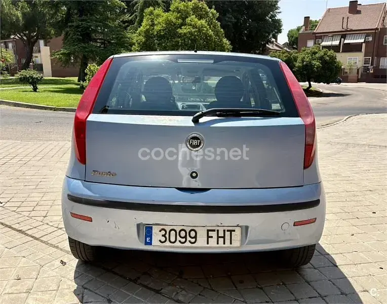 Usado Fiat Punto Classica 60 CV (44 kW) 2006 Azul Utilitario