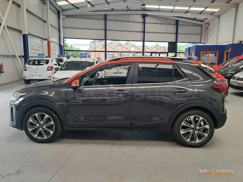 Usado Kia Stonic 120 CV (88 kW) 2018 Gris / plata SUV