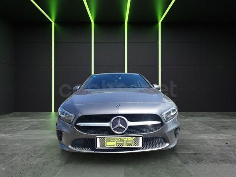 Usado Mercedes A180 116 CV (85 kW) 2018 Gris / plata Berlina