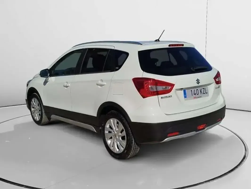 Usado Suzuki SX4 111 CV (81 kW) 2019 Blanco SUV