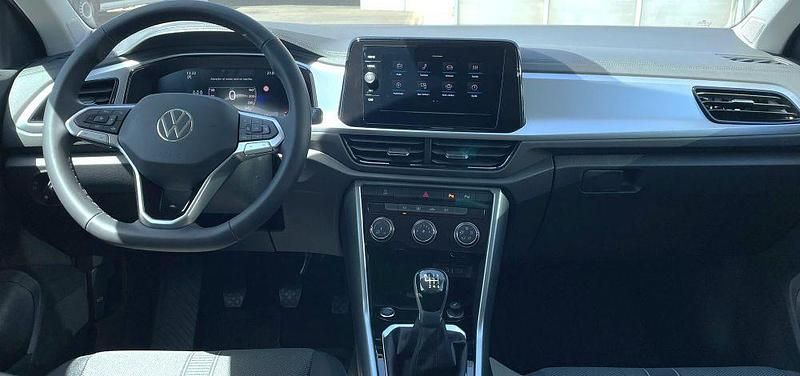 Usado VW T-Roc 116 CV (85 kW) 2025 Gris ascot SUV