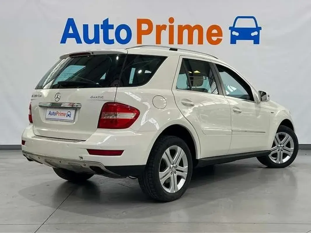 Usado Mercedes ML300 204 CV (150 kW) 2011 Blanco SUV
