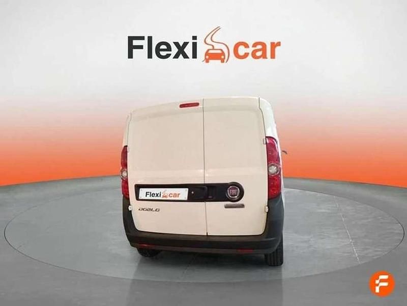 Usado Fiat Doblò 105 CV (77 kW) 2022 Blanco Monovolumen