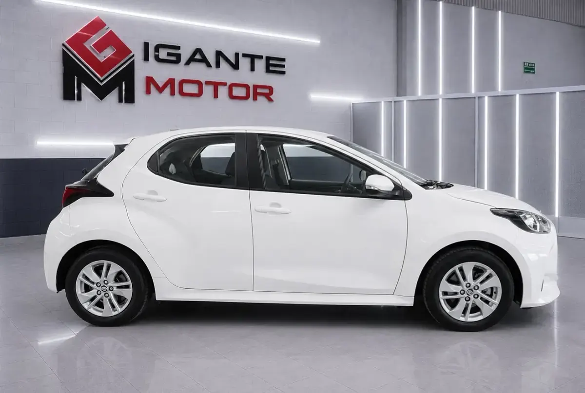 Usado Toyota Yaris Business Edition 116 CV (85 kW) 2022 Blanco Utilitario