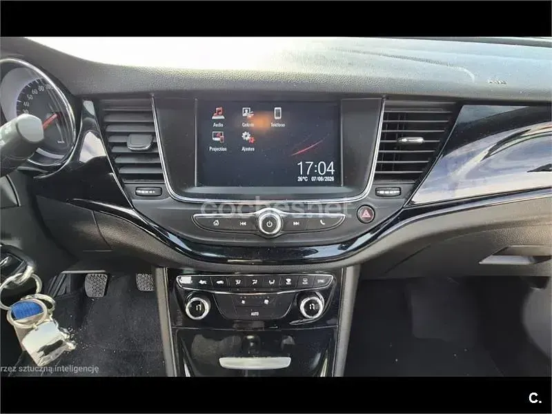 Usado Opel Astra Dynamic 136 CV (100 kW) 2018 Negro Familiar
