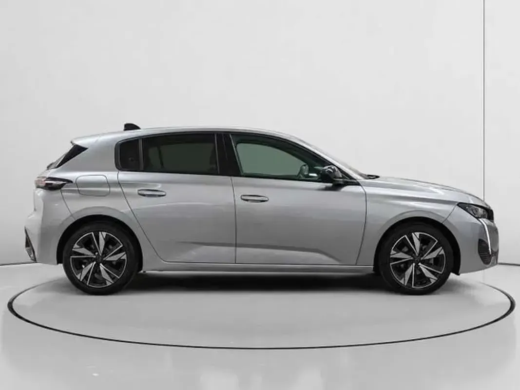 Usado Peugeot 308 Allure 131 CV (96 kW) 2023 Gris Utilitario