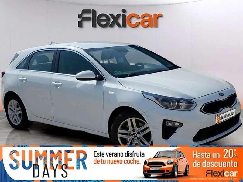 Blanco Usado 2021 Kia Ceed 2 Berlina | 14.190 € (Buen precio) - Imagen 1/4