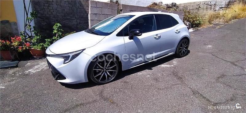 Gris / plata Usado 2023 Toyota Corolla Berlina | 23.900 € (Precio justo) - Imagen 1/4