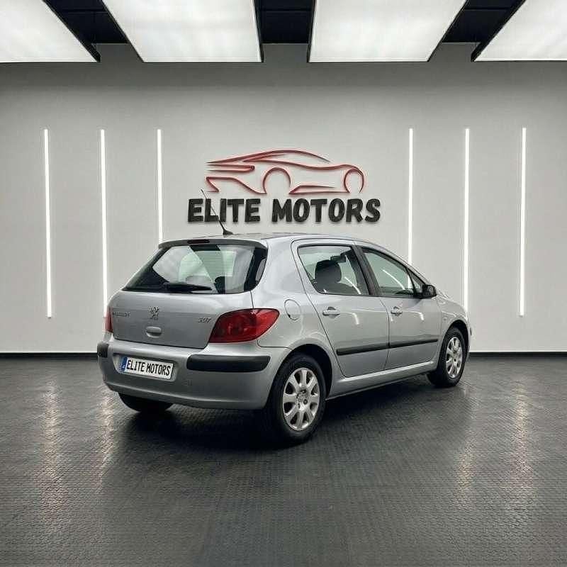 Usado Peugeot 307 90 CV (66 kW) 2004 Gris Utilitario
