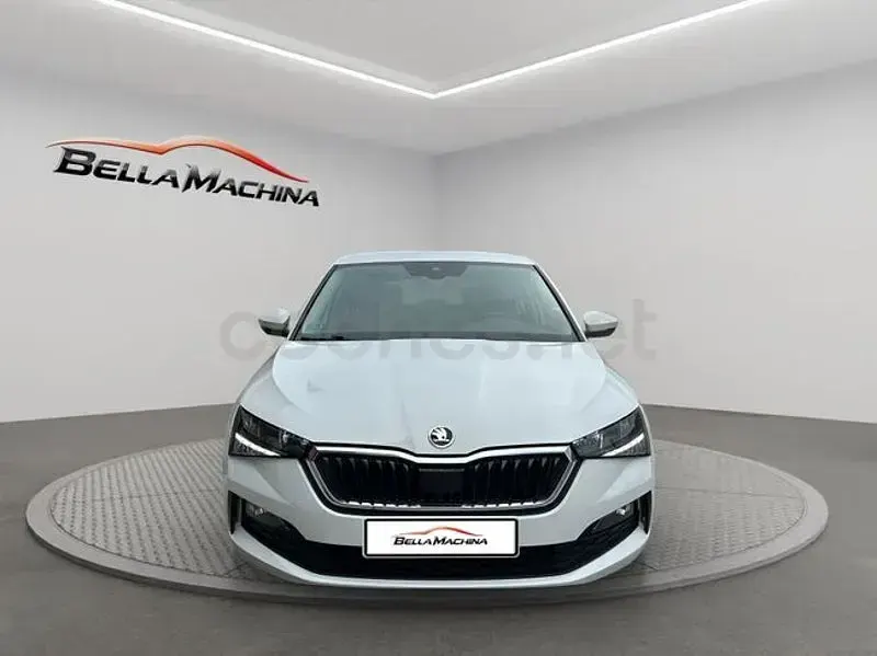 Usado Skoda Scala Ambition 110 CV (80 kW) 2021 Blanco Utilitario