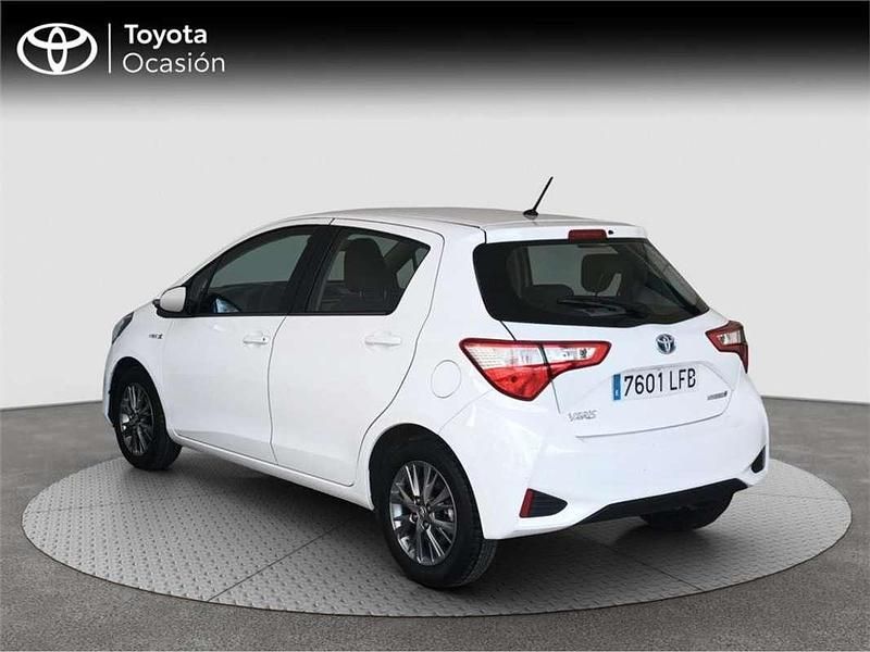Usado Toyota Yaris Hybrid Active 99 CV (72 kW) 2020 Utilitario