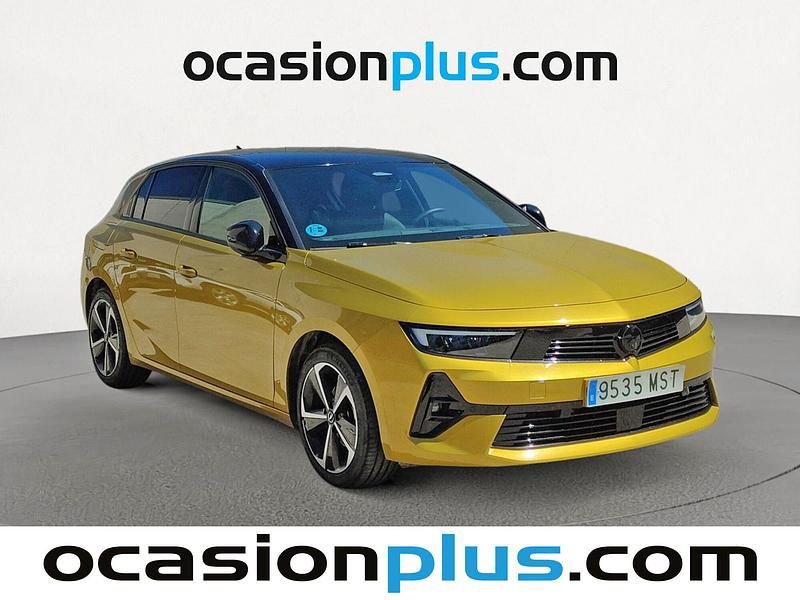 Usado Opel Astra 130 CV (95 kW) 2024 Amarillo Berlina
