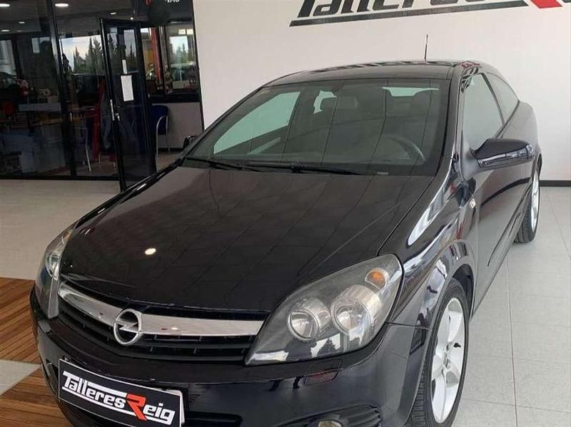 Usado Opel Astra GTC Sport 125 CV (91 kW) 2005 Negro Utilitario