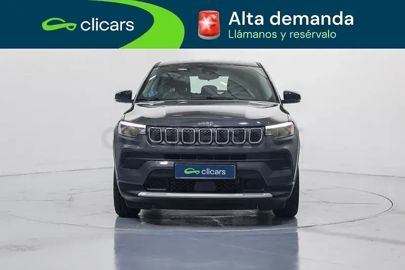 Usado Jeep Compass Altitude 145 CV (106 kW) 2025 Gris / plata SUV