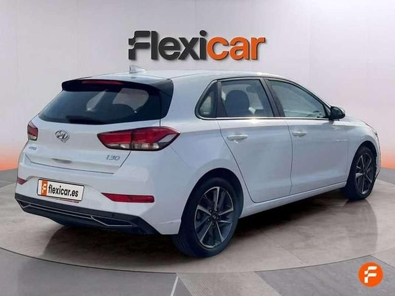 Usado Hyundai i30 120 CV (88 kW) 2021 Blanco Utilitario