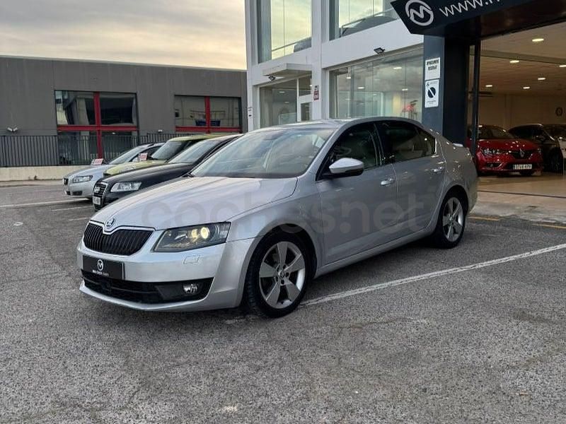 Usado Skoda Octavia Style 150 CV (110 kW) 2017 Gris / plata Berlina