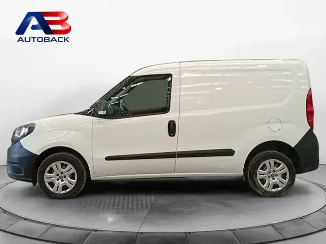 Usado Fiat Doblò 105 CV (77 kW) 2021 Blanco Monovolumen