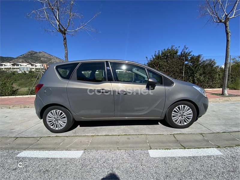 Usado Opel Meriva Excellence 110 CV (80 kW) 2013 Gris / plata Monovolumen