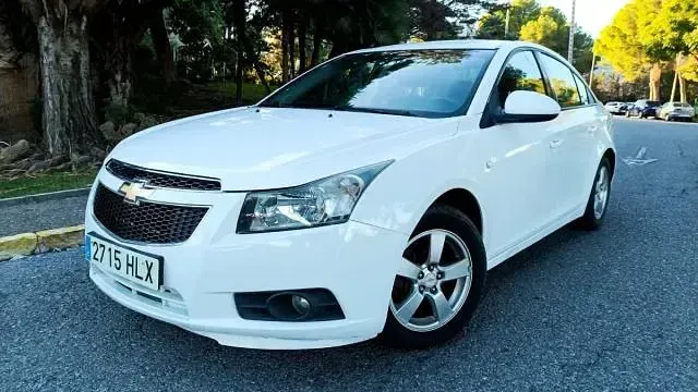 Usado Chevrolet Cruze LT 91 CV (66 kW) 2012 Blanco Familiar