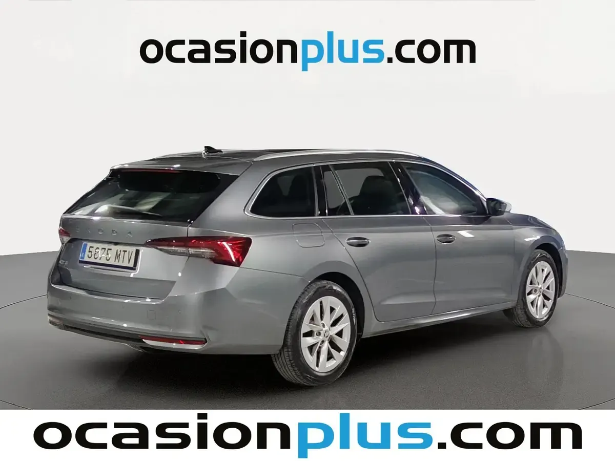 Usado Skoda Octavia 150 CV (110 kW) 2024 Gris Familiar
