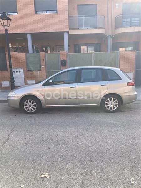 Usado Fiat Croma Dynamic 120 CV (88 kW) 2008 Beige Familiar