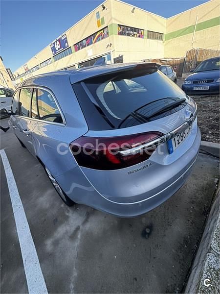 Usado Opel Insignia Selective 136 CV (100 kW) 2017 Gris / plata Familiar