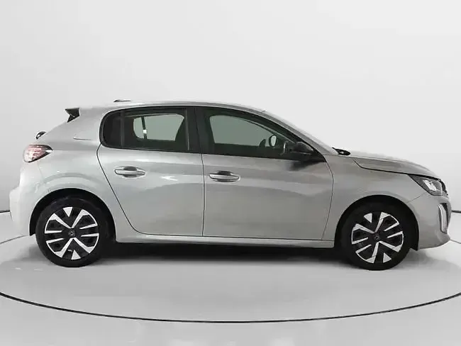 Usado Peugeot 208 Active 75 CV (55 kW) 2024 Gris Utilitario