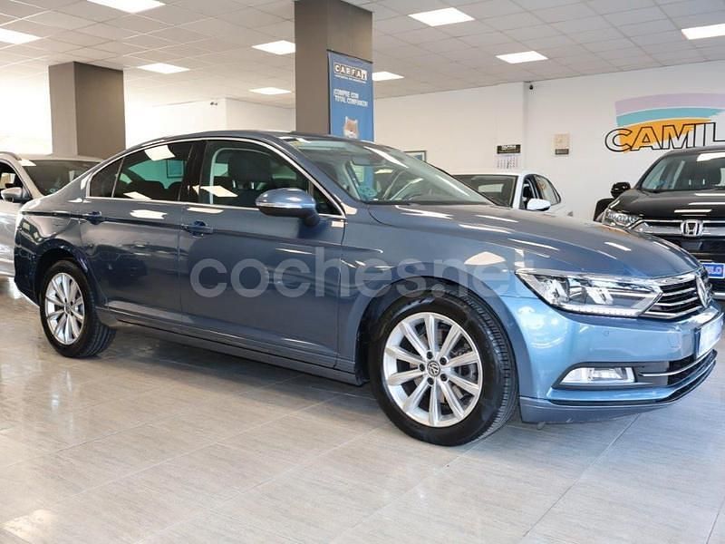 Azul Usado 2018 VW Passat Advance Berlina | 18.500 € (Precio justo) - Imagen 1/4