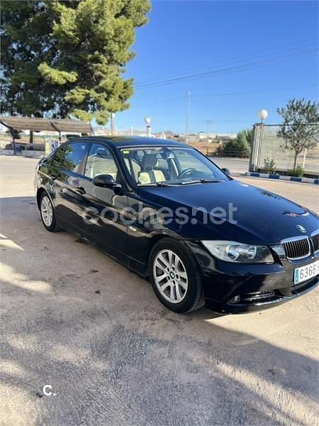 Usado BMW 318 122 CV (89 kW) 2007 Negro Berlina