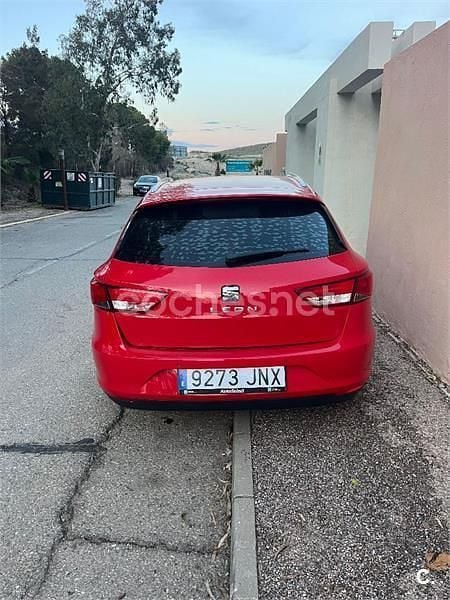 Usado Seat Leon Ecomotive 110 CV (80 kW) 2016 Rojo Familiar