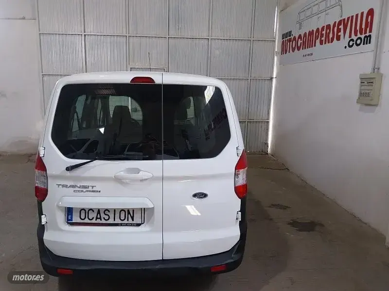 Usado Ford Courier Trend 75 CV (55 kW) 2019 Blanco Monovolumen